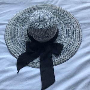 Wide brim sun hat.